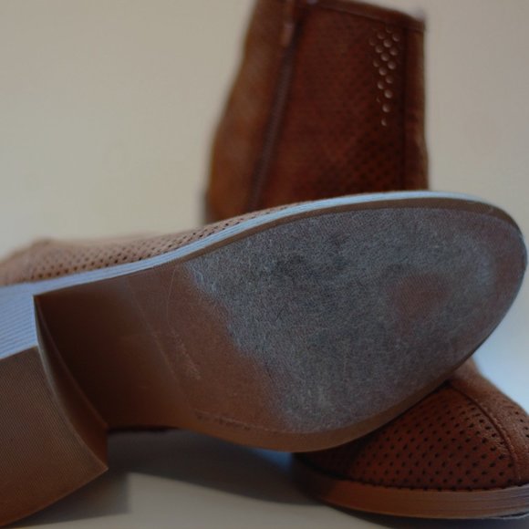Brown/Cognac Heeled Booties - Picture 5 of 7